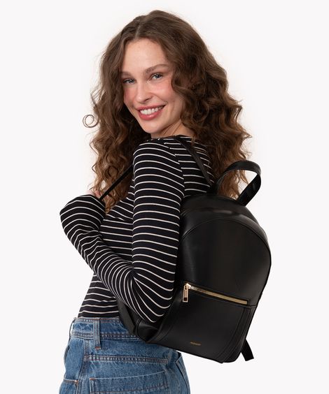 mochila com recorte e bolsos preta