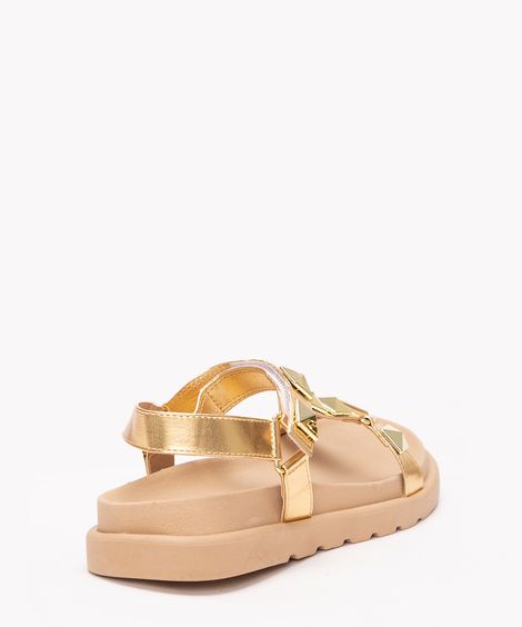 sandália flatform metalizada com tachas dourada