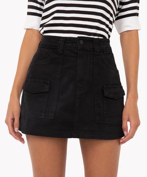 short saia cargo cintura alta com bolso preto