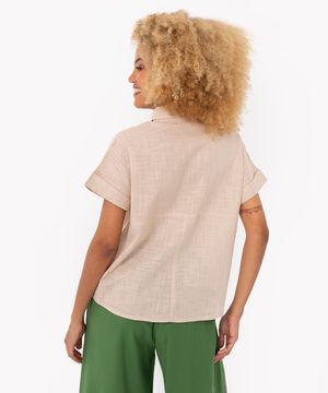 camisa de algodão com bolso manga curta areia