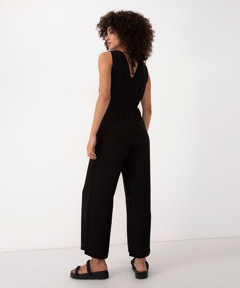 macacão de viscose com cordão e aviamento preto