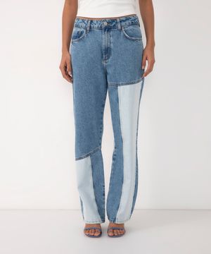 calça jeans reta relaxed patchwork cintura média azul médio