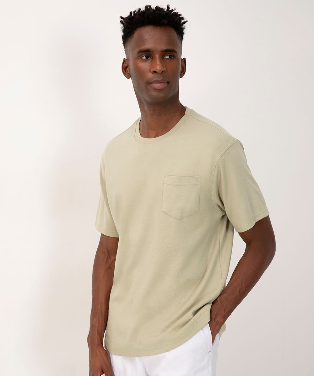 camiseta casual relaxed fit com bolso verde claro