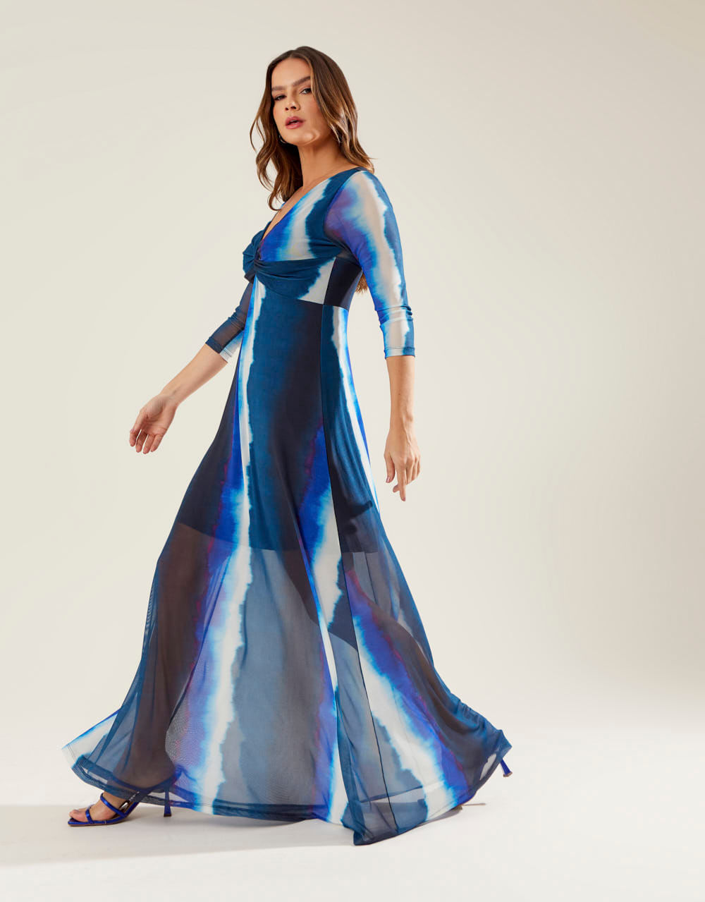 Vestido Longo Tule Estampado Suzi Zinzane Azul Marinho Menor preço em Vestido Longo Tule Estampado Suzi Zinzane Azul Marinho