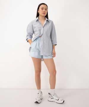 short jeans com elástico cintura média azul claro