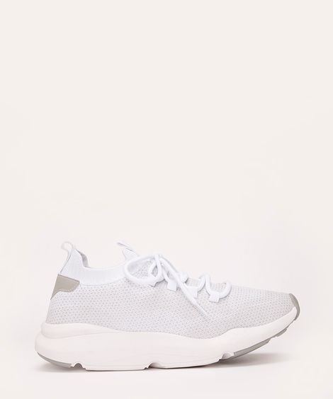 tênis casual com recorte branco