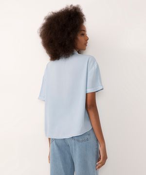 camisa manga curta com fenda azul claro