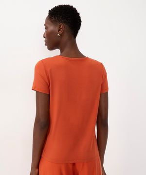 camiseta feminina de viscose decote v laranja