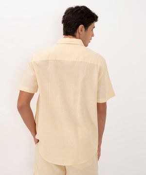 camisa de algodão com botões manga curta amarelo claro