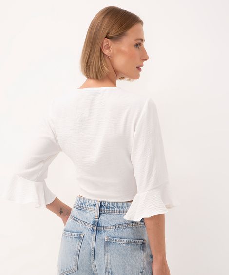 blusa com transpasse e nó manga curta off white