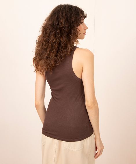 regata canelada de viscose gola redonda mindset marrom escuro