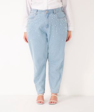 calça jeans mom plus size cintura alta pérolas e strass azul médio