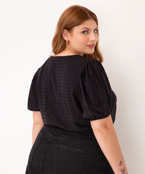blusa texturizada plus size manga curta bufante preto