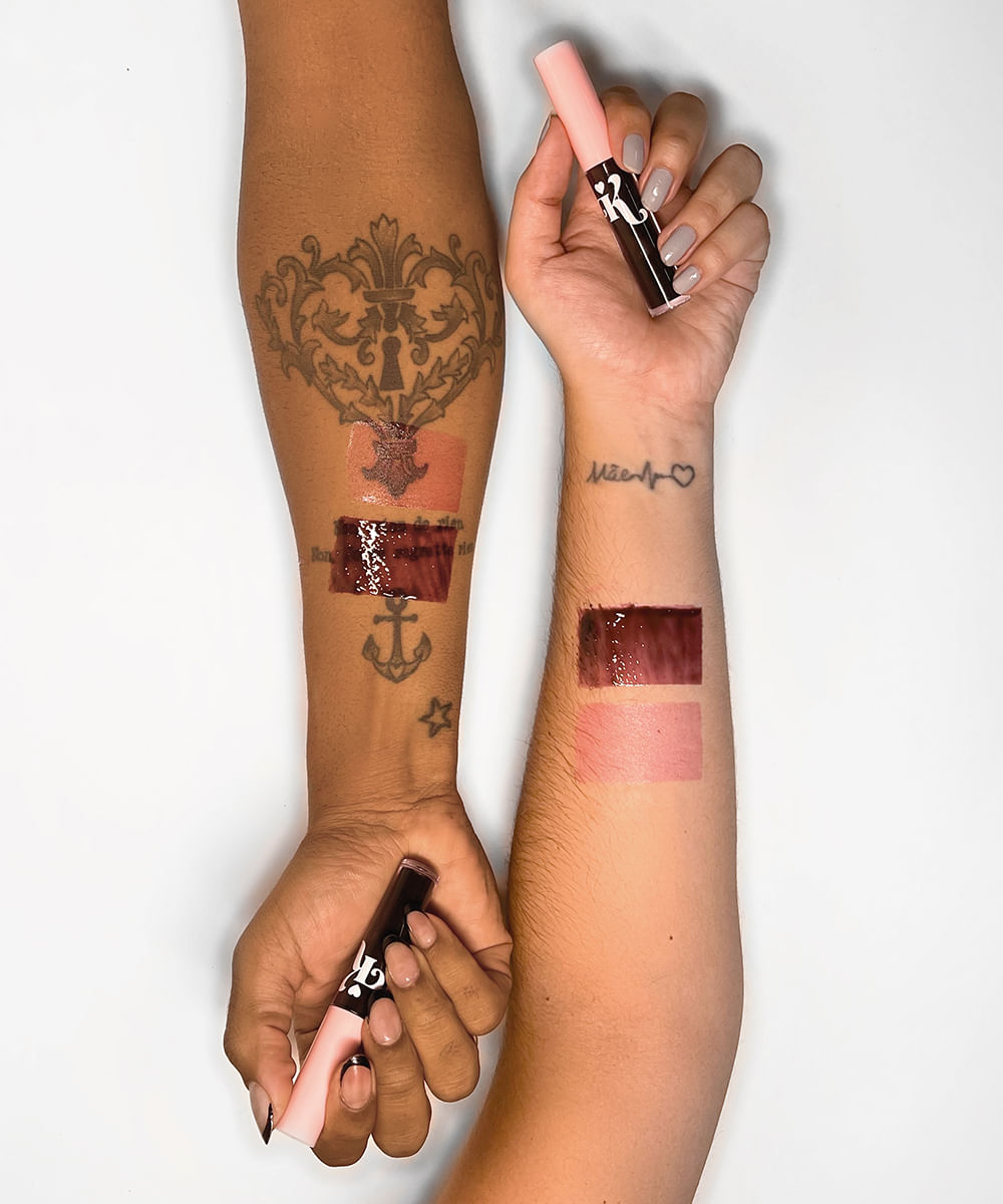 Gloss labial tattoo by Karen Bachini preto