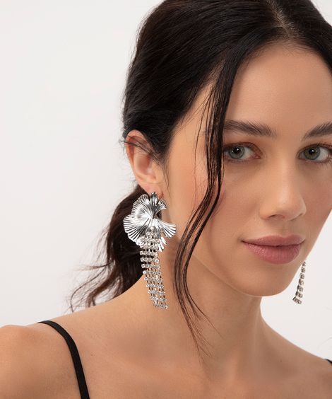 brinco alongado flor strass prateado