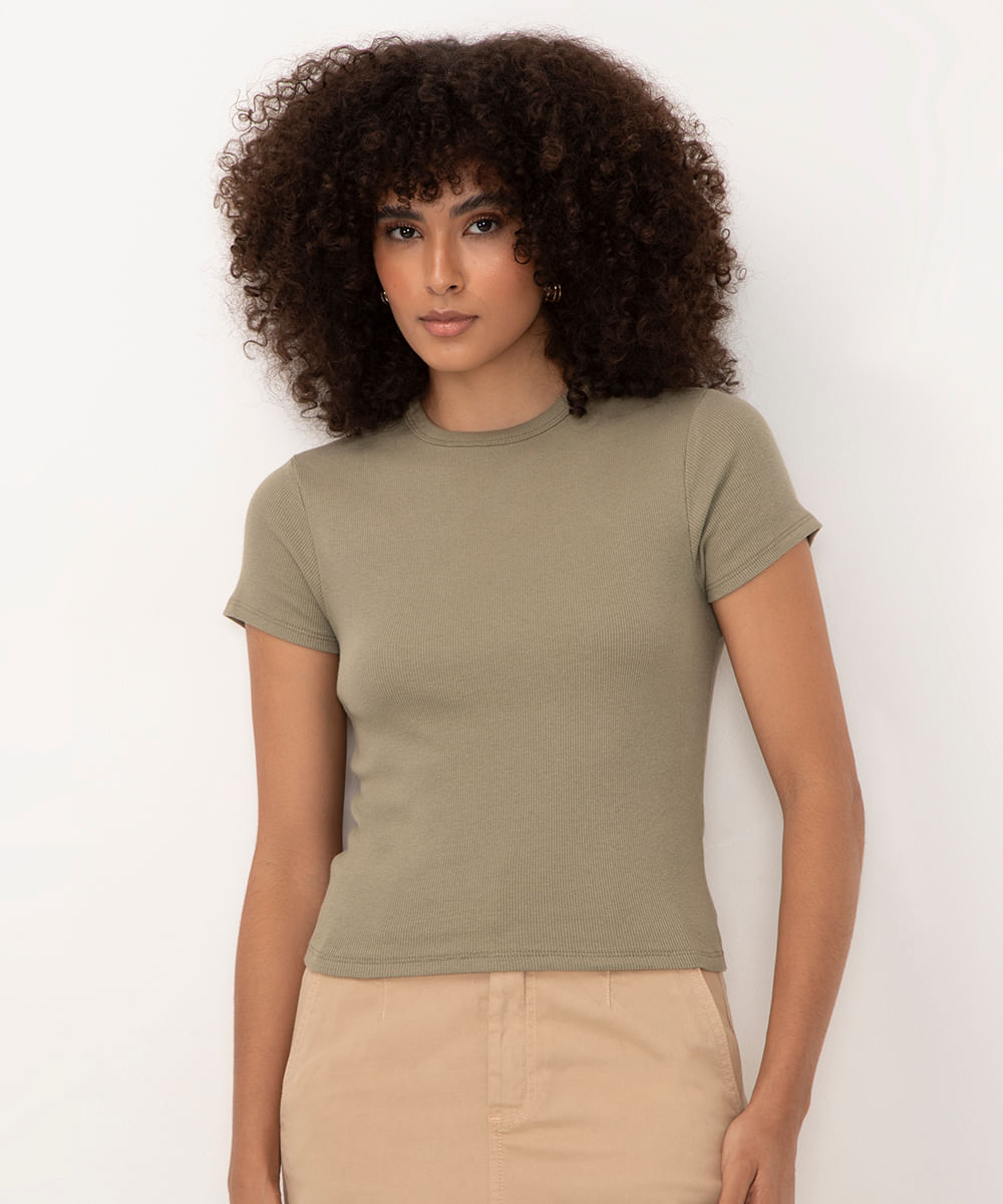 <em>Baby tee</em> verde, da C&A