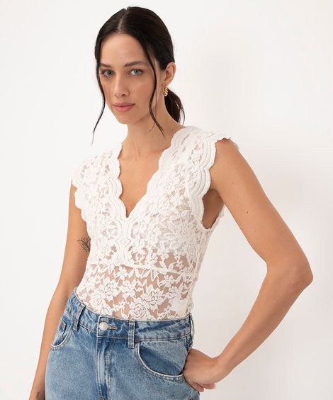 blusa rendada decote v  off white - off white