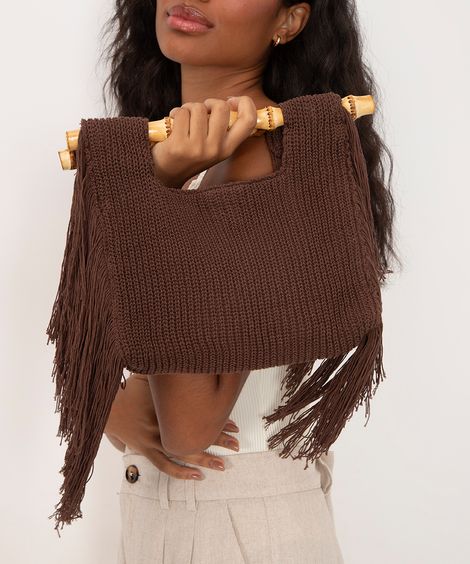 bolsa clutch de crochê franjas alça de bambu al mare collezione marrom escuro