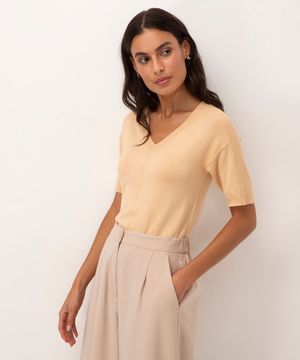 blusa de tricot decote v manga curta  areia