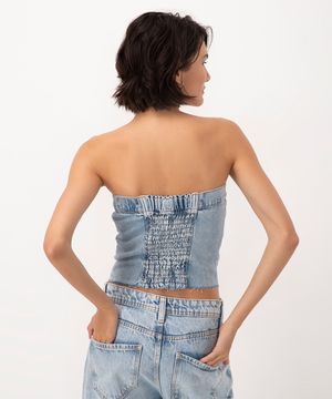 cropped corset jeans com bolso sem alça azul claro