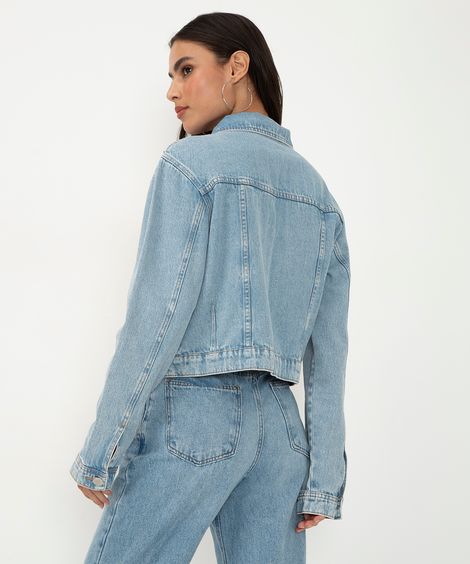 jaqueta jeans com tachas e strass azul médio