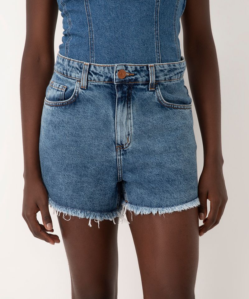 short jeans cintura super alta com desfiado azul médio - C&A