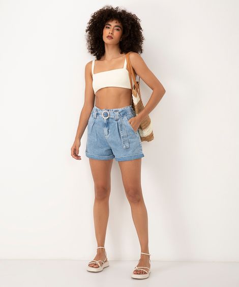 short jeans com recorte cintura super alta com cinto azul claro
