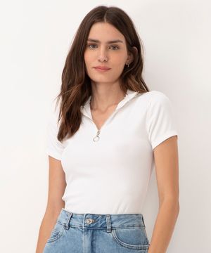 blusa canelada com zíper de argola manga curta off white