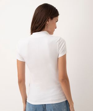 blusa canelada com zíper de argola manga curta off white