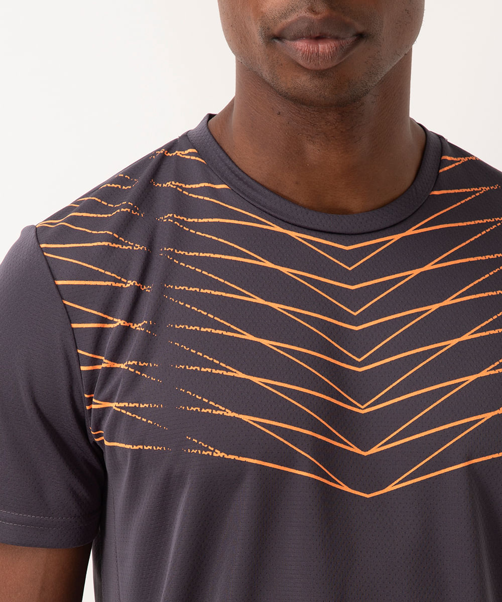 camiseta geométrica manga curta esportiva chumbo