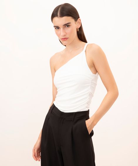 blusa ombro único com franzido mindset off white