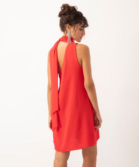 vestido curto ombro único com lenço vermelho