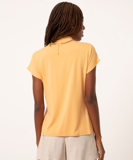 blusa básica gola alta bege