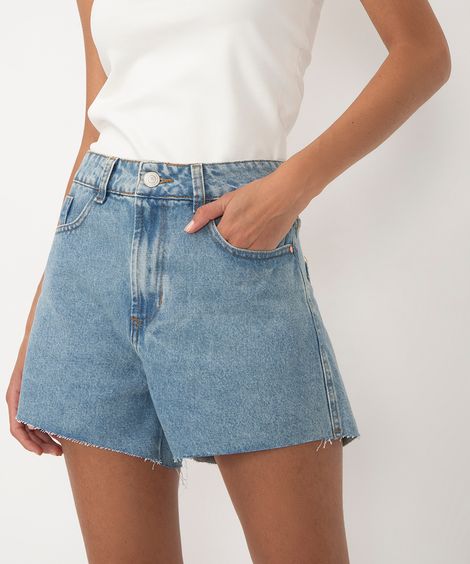 short jeans cintura média barra fio azul claro