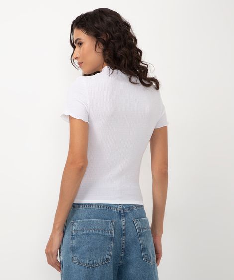 blusa texturizada manga curta gola alta off white