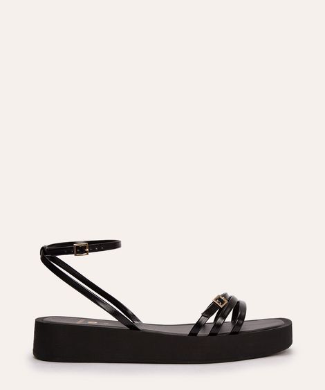 sandália flatform com tiras e fivela mindset preta
