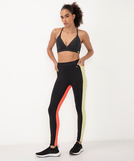 calça legging com bolso e recortes contrastantes esportiva preto