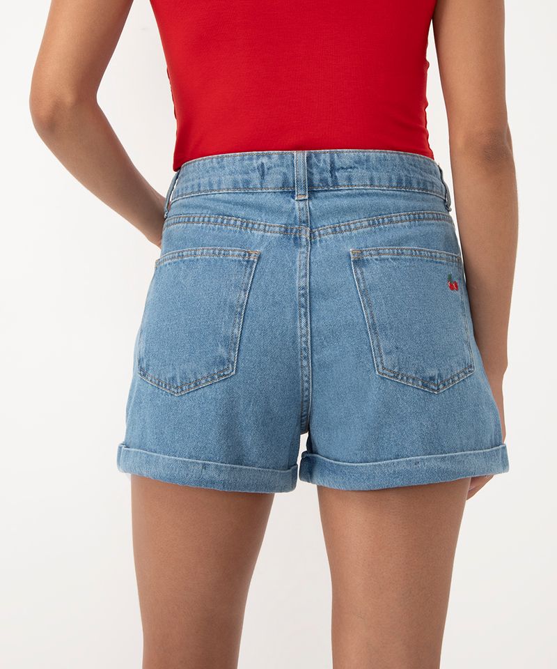 short jeans mom cintura super alta bordado azul médio - C&A