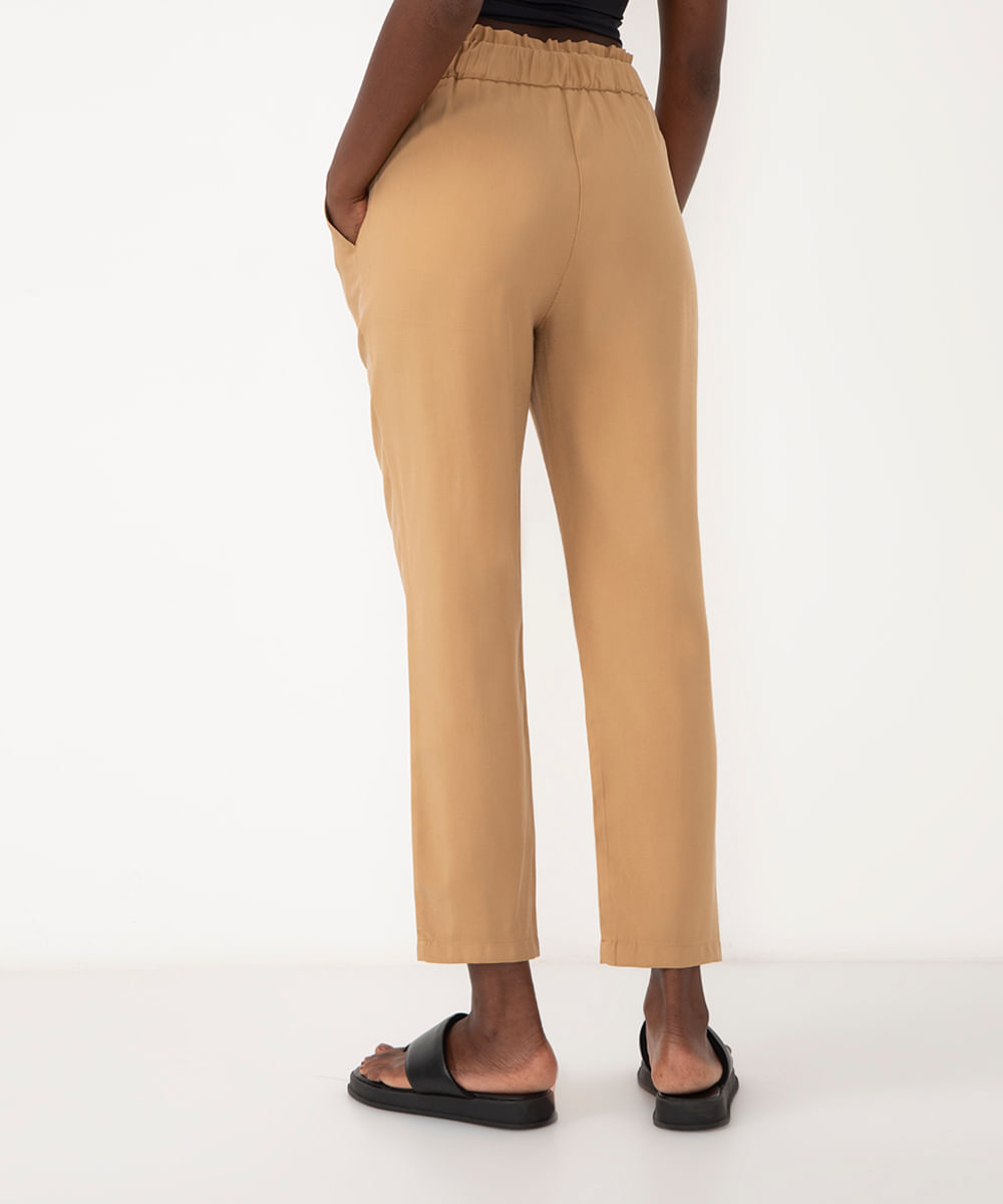 calça clochard de viscose cintura alta caramelo