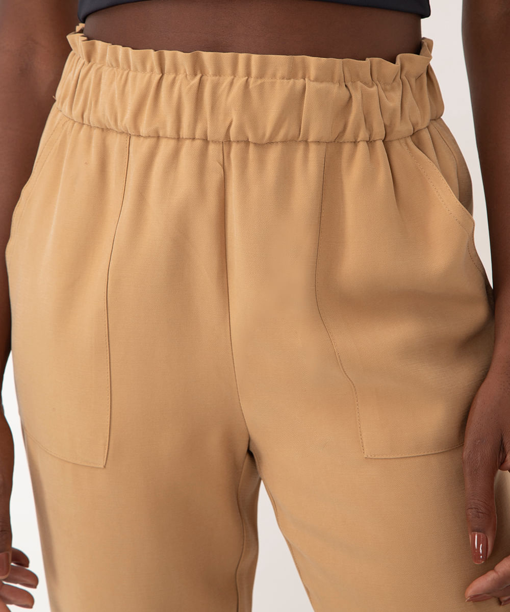 calça clochard de viscose cintura alta caramelo