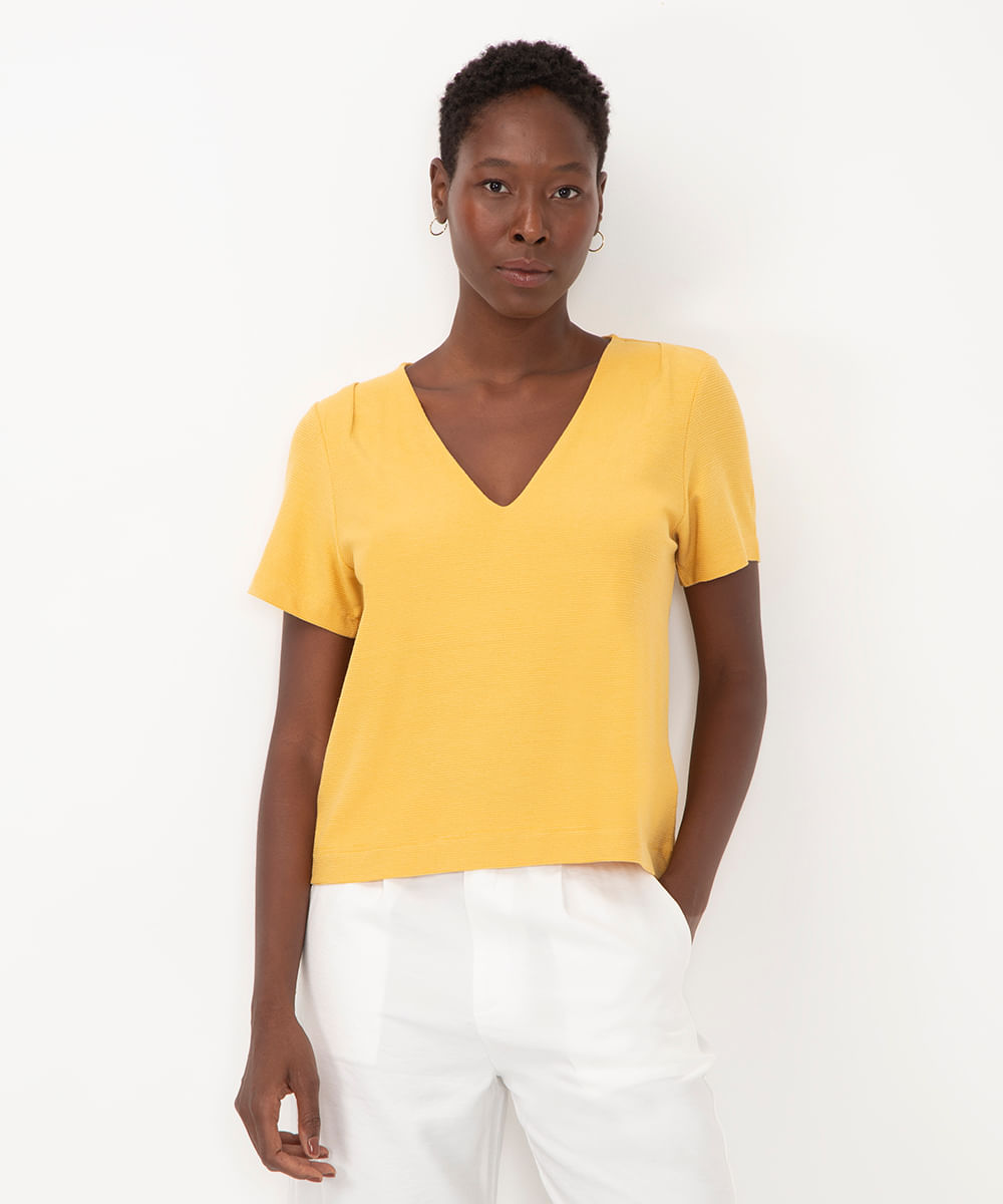 blusa de viscose texturizada decote v manga curta amarelo