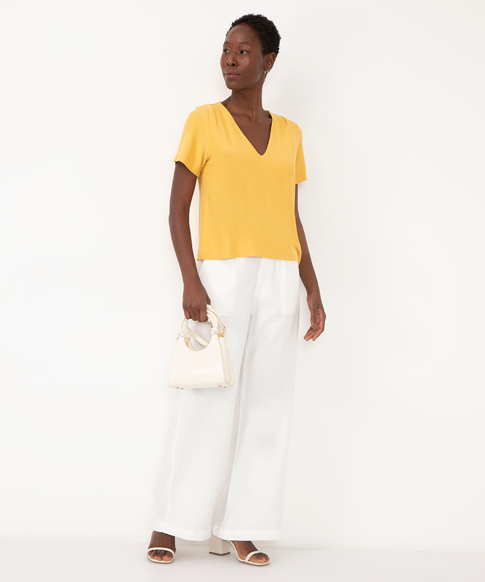 blusa de viscose texturizada decote v manga curta amarelo