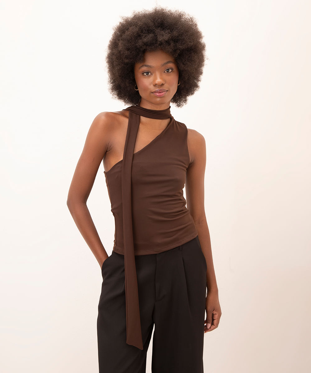 blusa ombro único com faixa mindset marrom