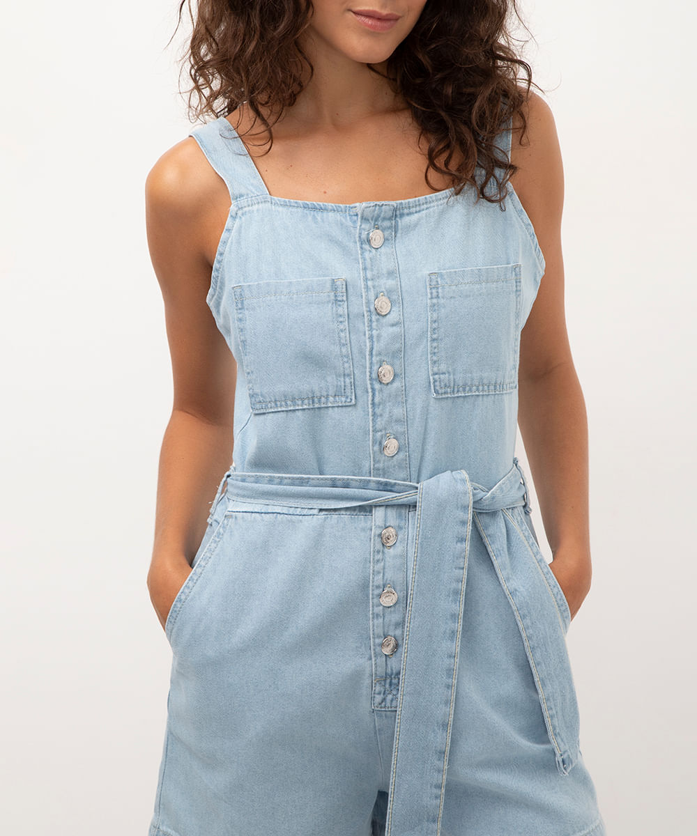 macaquinho jeans com faixa azul