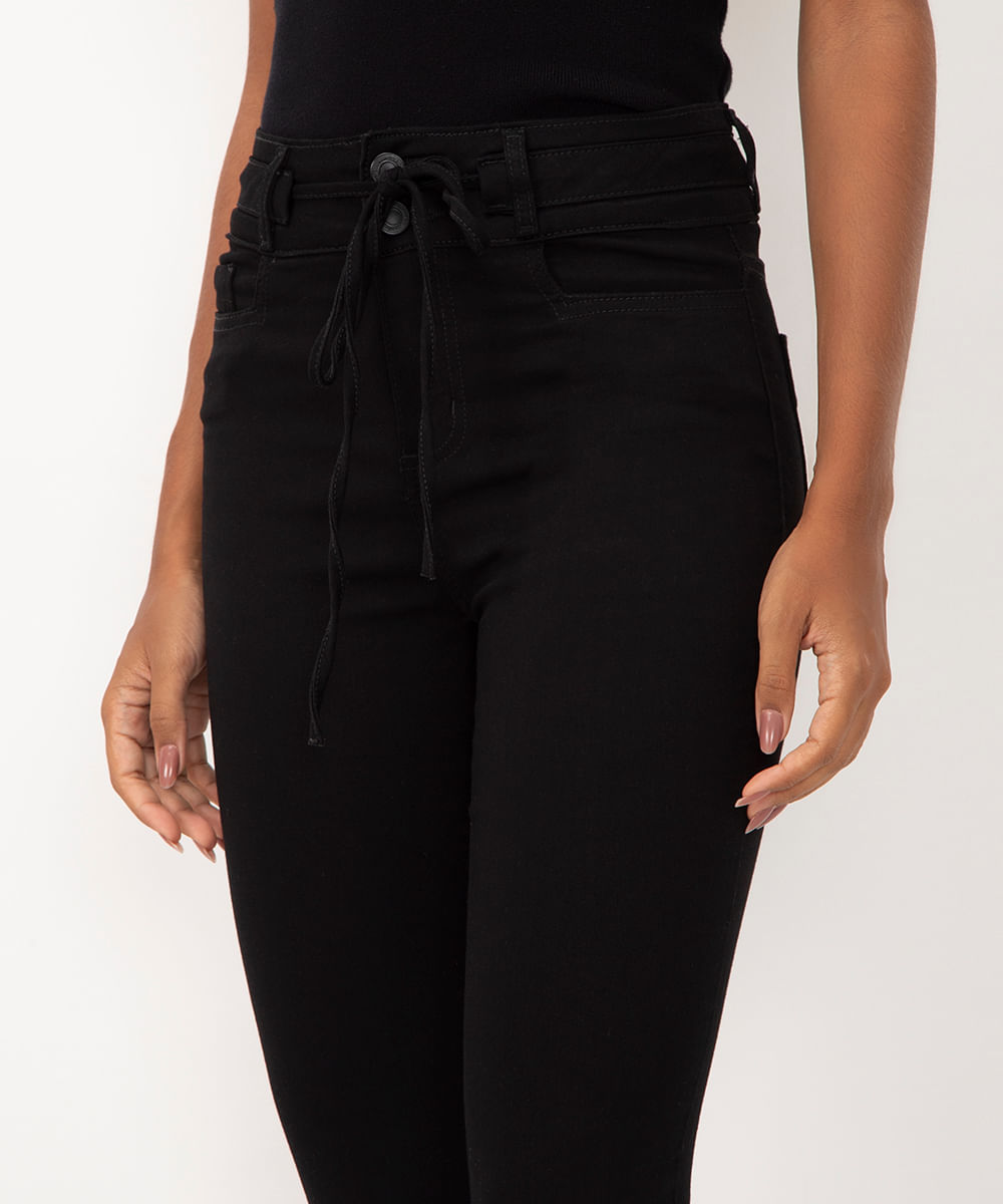 calça de sarja cigarrete cintura alta sawary preto