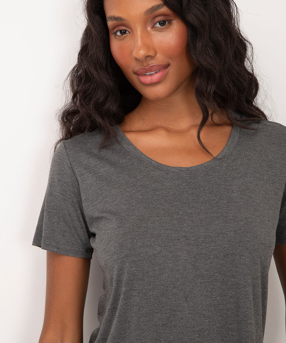 blusa básica manga curta verde militar - chumbo