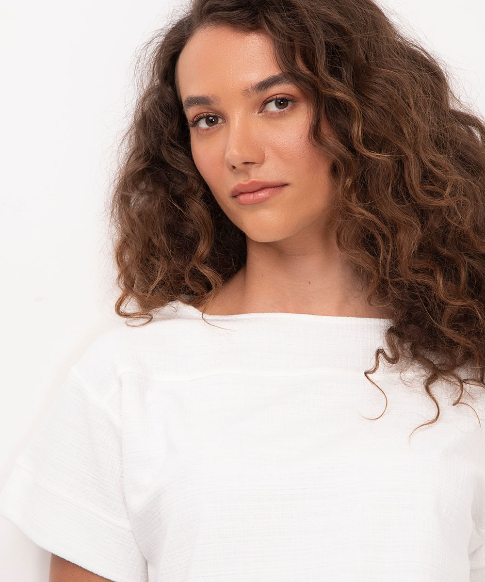 blusa com recorte manga curta off white