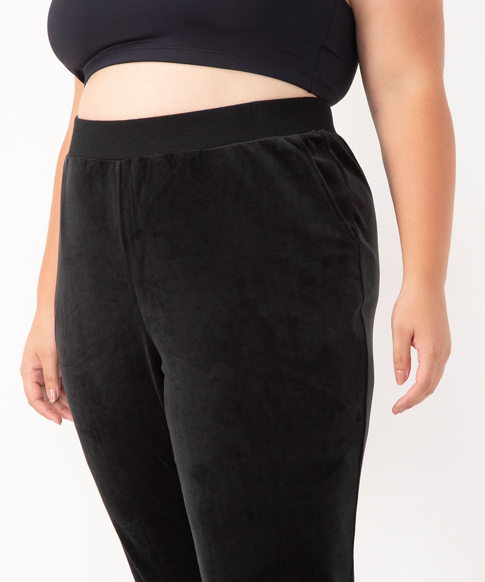 calça reta de plush esportiva plus size preto