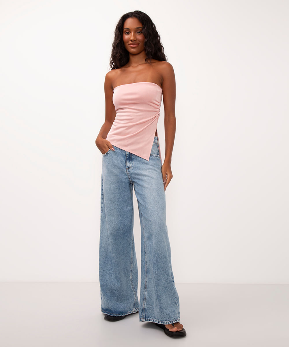 blusa sem alça assimétrica com franzido rosa claro