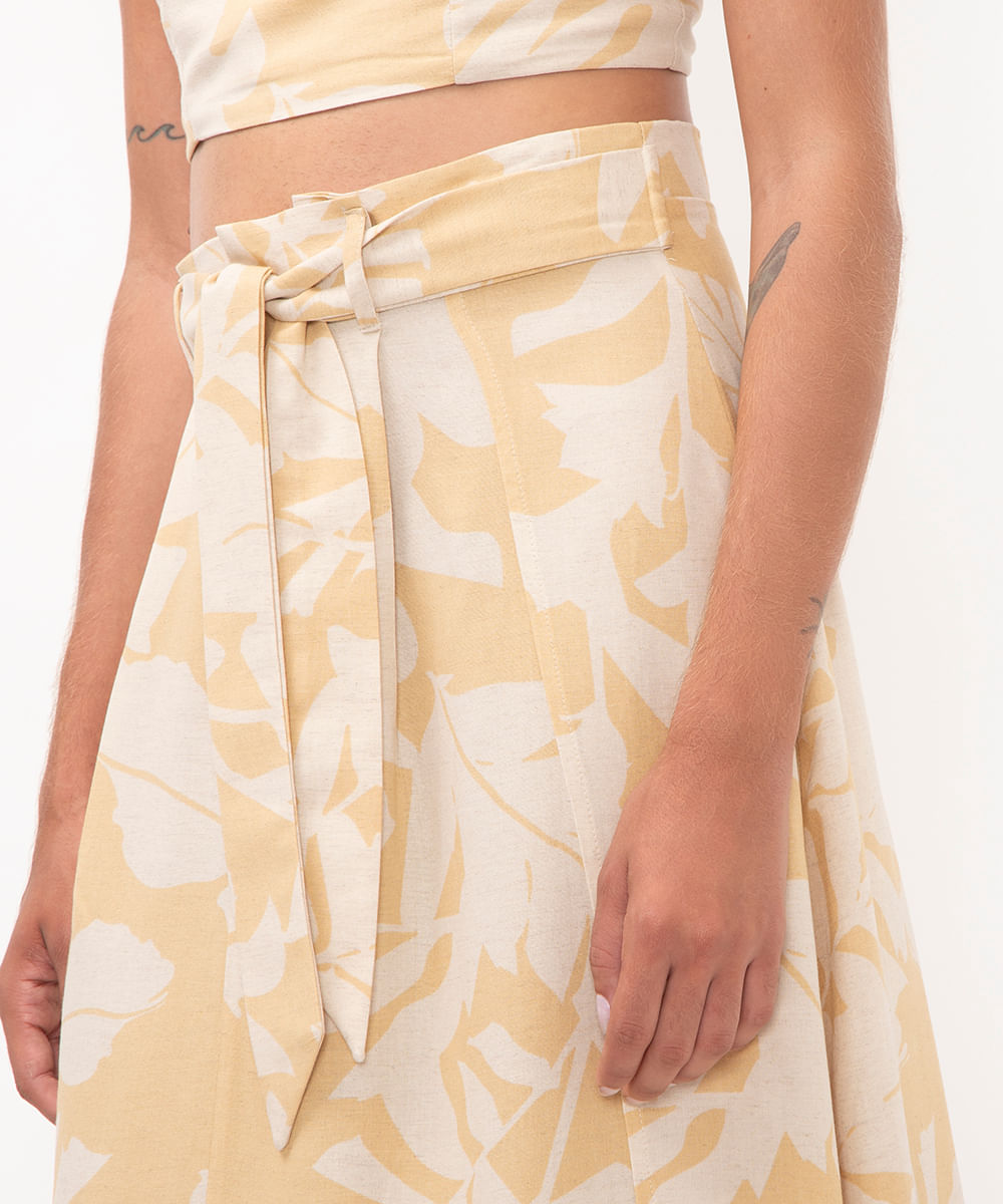 saia midi com linho floral cintura alta bege